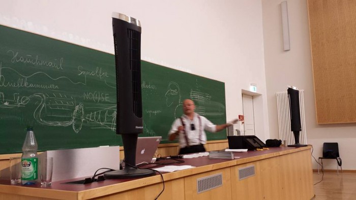 W. Georgsdorf lecturing on his project Smeller at TUD Dresden on 12th May 2015. Foto: Gianaurelio Cuniberti